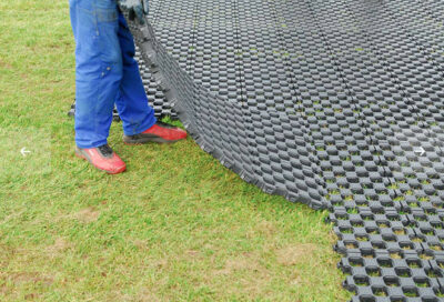 Grass reinforcement grid for runway without substructure