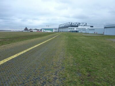 Yellow markers for taxiway from novus-HM