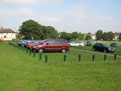 Parkplätze mit TERRA-GRID E 35 fügen sich in Landschaftsbild ein