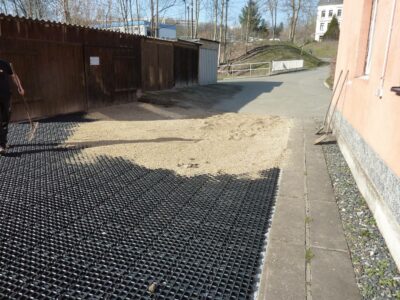 Renovation of parking areas in old buildings without sealing with TERRA-GRID E 35 ground grids