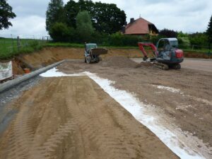 Laying paddock grids with substructure on riding arena Pechtelgrün